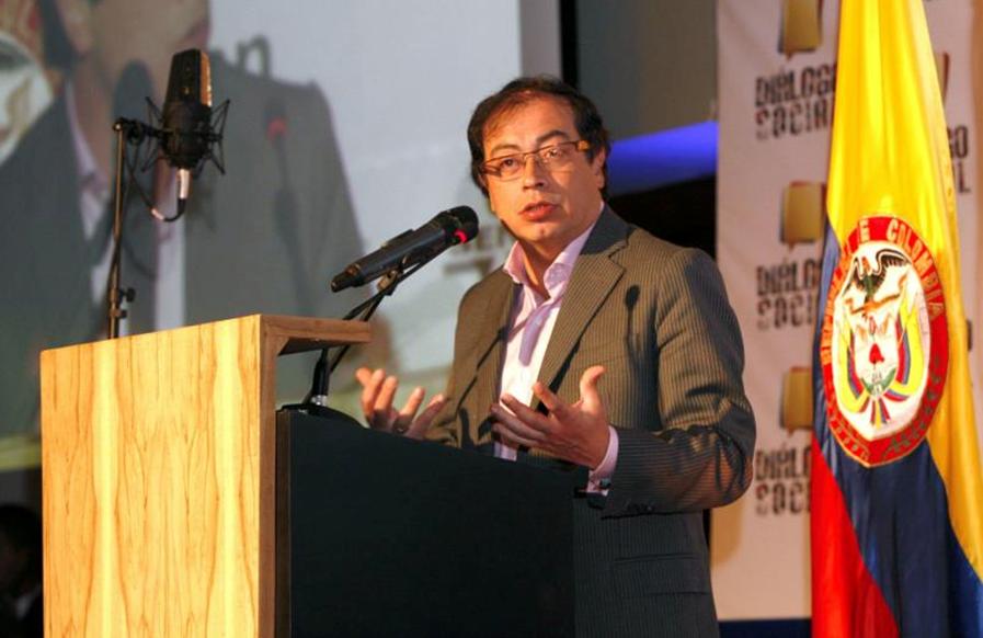 Young supporters take the lead at Gustavo Petro’s presidential rally